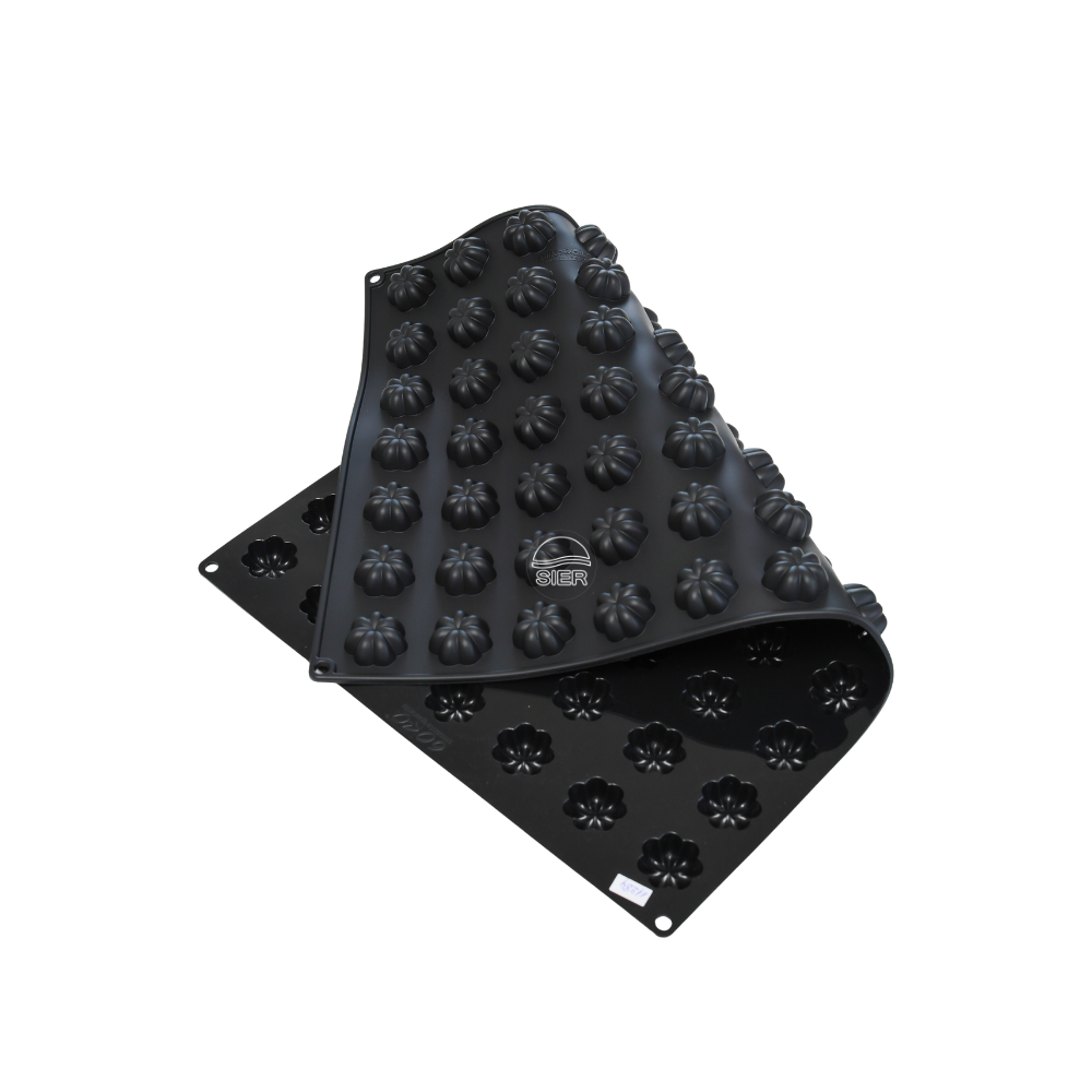 Moule silicone  mini charlotte  77 empreintes diamètre 35 hauteur 15mm 8,5ml plaque 60x40cm