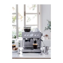 Cafetière expresso avec moulin à café intégré 1550 watts 2,8 litres 31x34,5 Hauteur 41,5cm